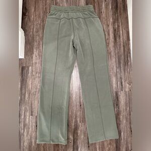 (NWT) Women’s LuluLemon Softstreme High Rise Pant Regular (Size 6)